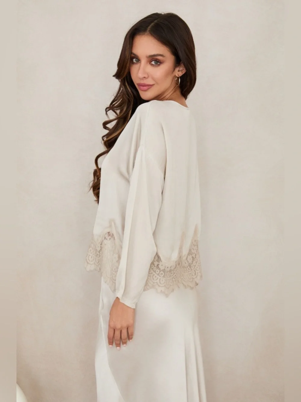 (235139/23239-BGE) LACE HEM VISCOSE CREW NECK LONG SLEEVE - Picture 3 of 5